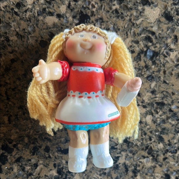 Vintage 1984 Cabbage Patch Posable Blond Hair Doll 3 1/2” Tall - Picture 1 of 7